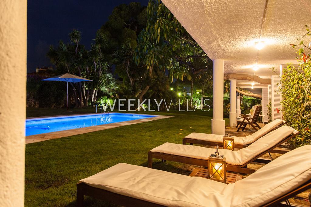 Villa Sitges Tupinetti Beach At 1 Min Walk Amaizing Garden And View Center Sitges 5 Minutes Walk Exterior photo